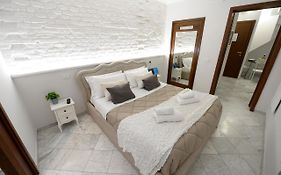 Easy Holidays - Leopardi